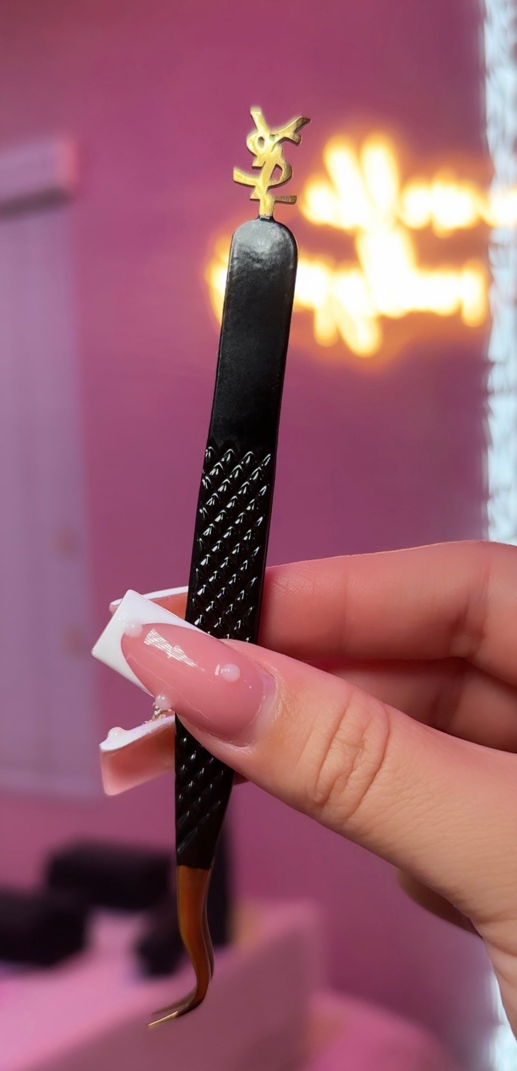 YSL CURVED BOOT TWEEZER