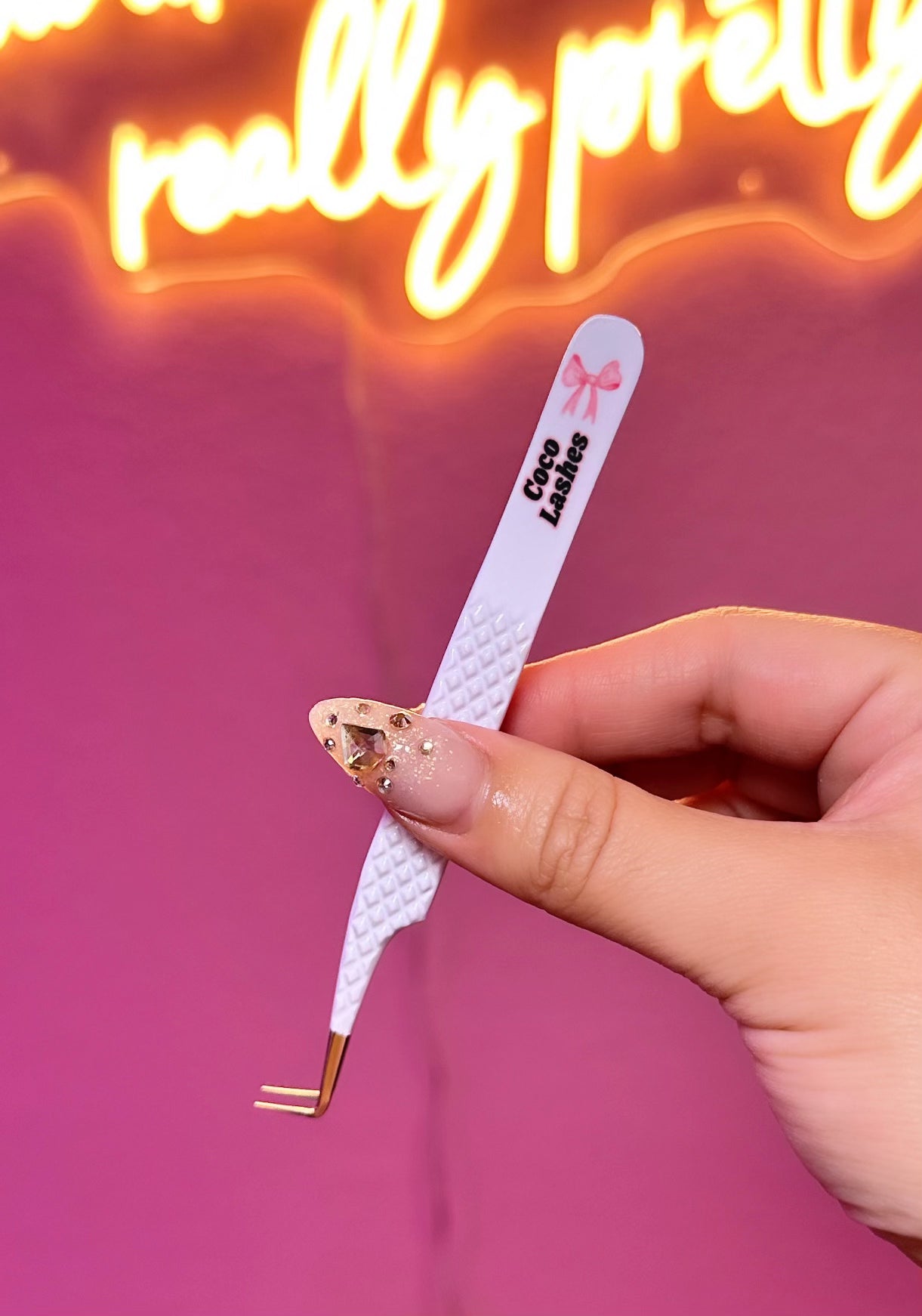 Coquette 90° tweezer